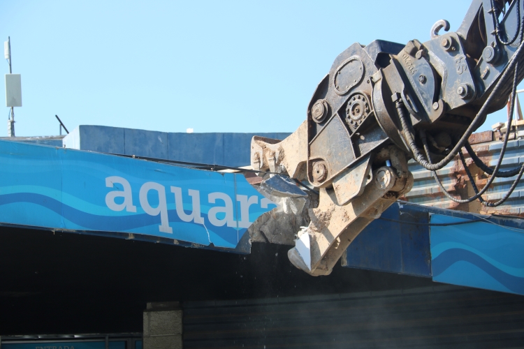 Construction works underway in Barcelona Zoo's Aquarama marine animal enclosure on July 12, 2022 (by Eli Don)